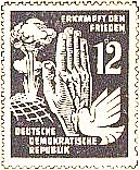 Eine der ersten Sonderbriefmarken der DDR
ERKÄMPFT DEN FRIEDEN
(Atombomenpilz, Atombomenexplosion, 12 Pfennige)
DEUTSCHE DEMOKRATISCHE REPUBLIK